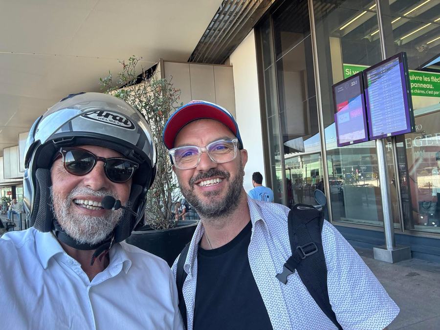 Roddy et un client après un transfert professionnel